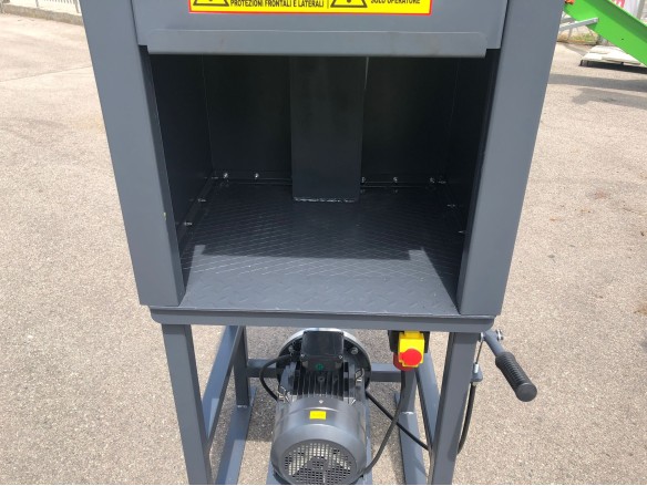 Macchina Pressatrice per motori elettrici e utilizzi simili