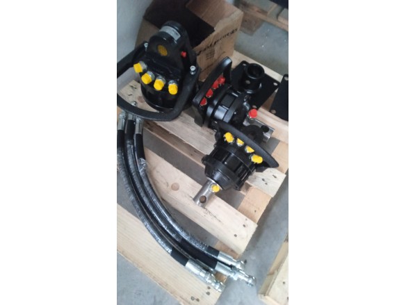 Rotatore idraulico Ferrari International FR 55 ad albero per pinze e benne forestali